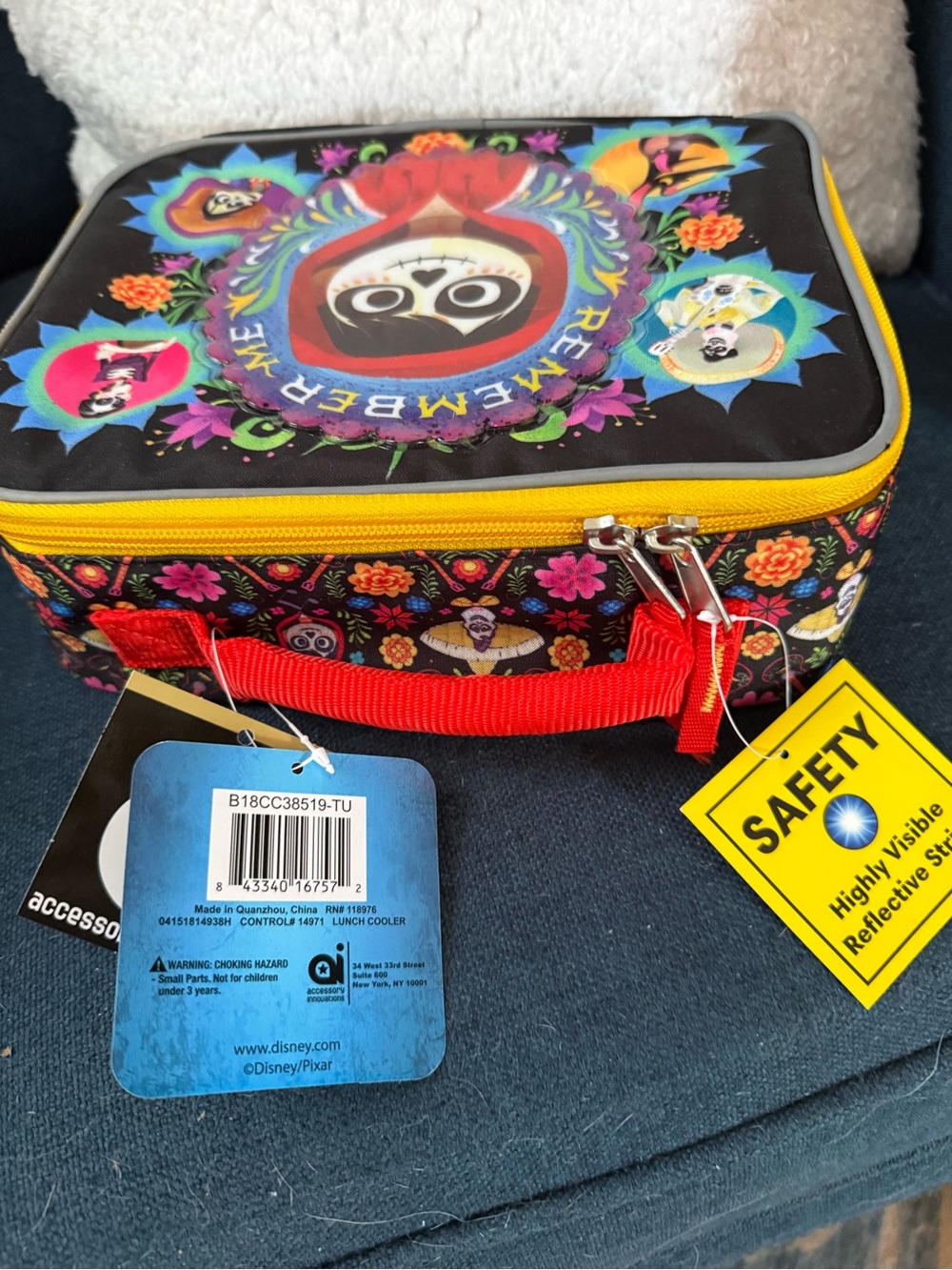 Disney Pixar Coco "Remember Me" Kids Lunchbox - Black & Red - Picture 2 of 5